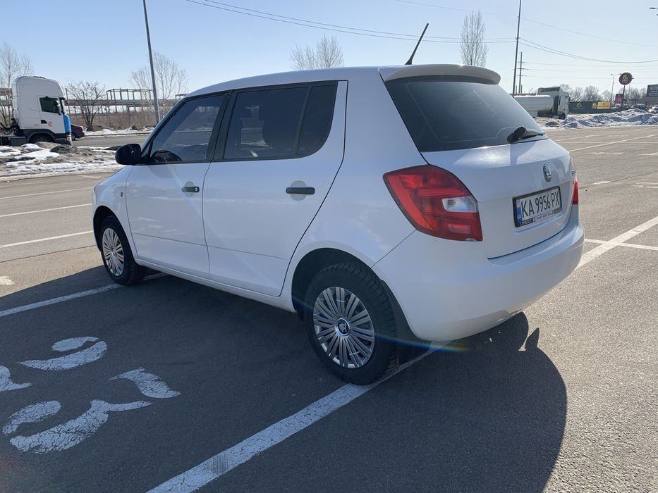 Skoda Fabia 2011 рестайлинг 1.4 газ/ бензин