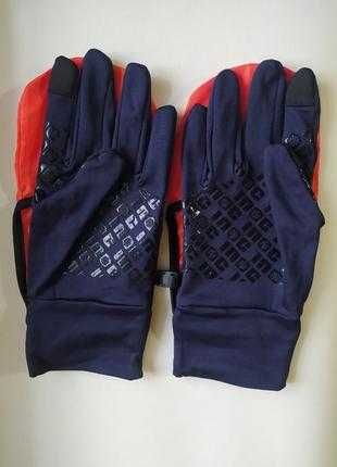 Сенсорные функциональные перчатки с защитой от непогоды.
INOC