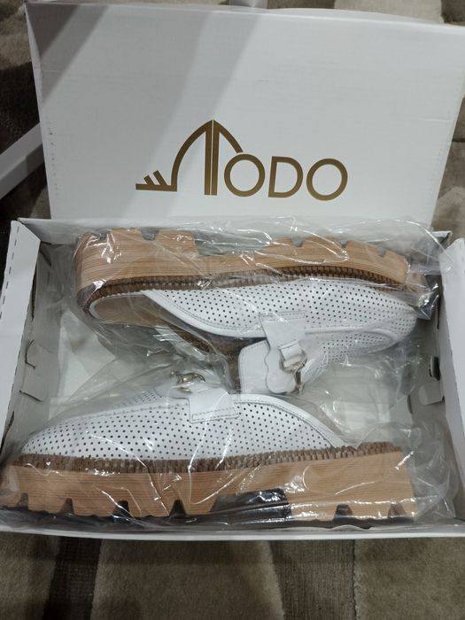 Sprzedam skórzane klapki Modo