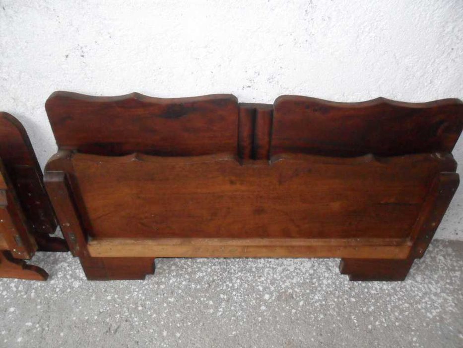 Camas de solteiro, de madeira maciça