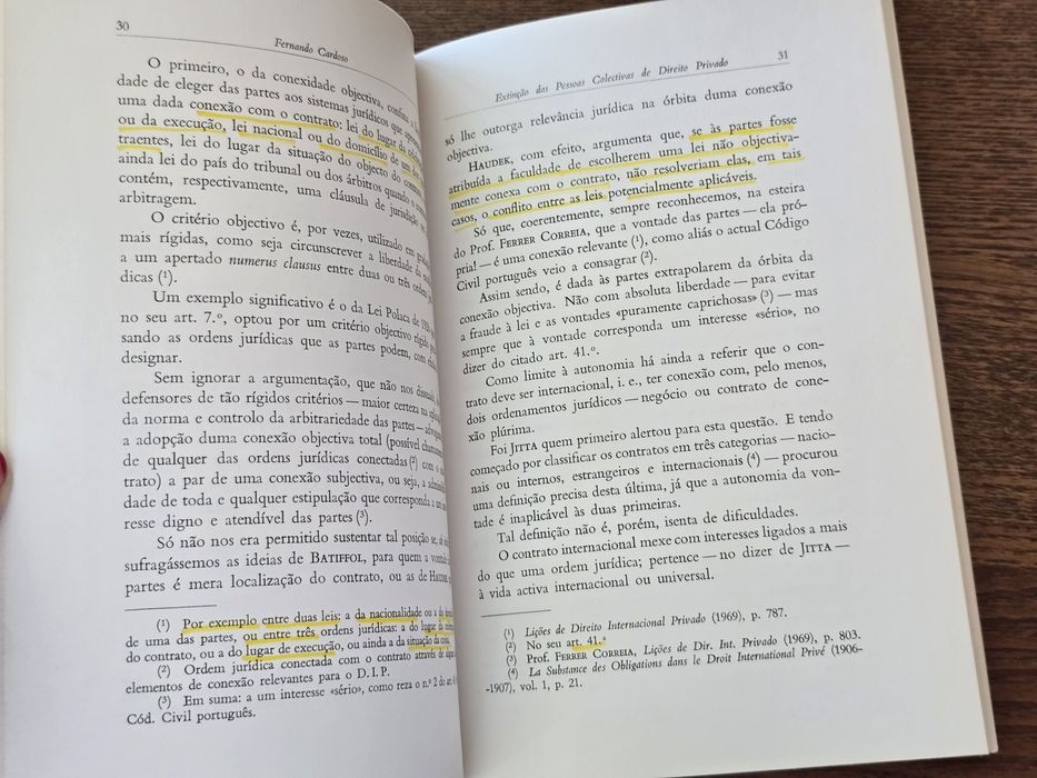 Livros jurídicos / Direito / 1 = 2,5€ / 10 = 20€