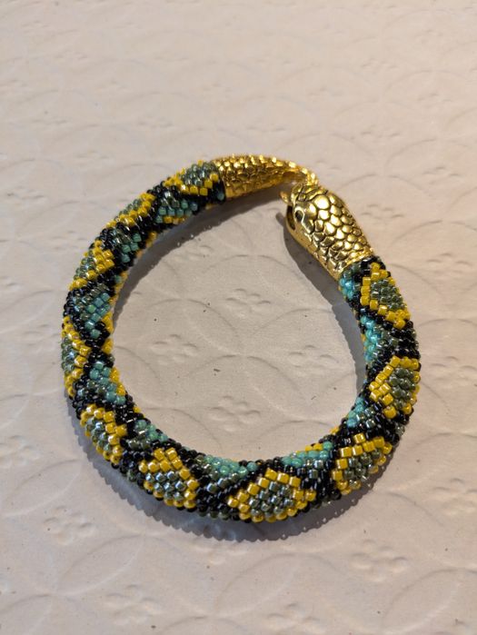 Pulseira de missangas, trabalho manual