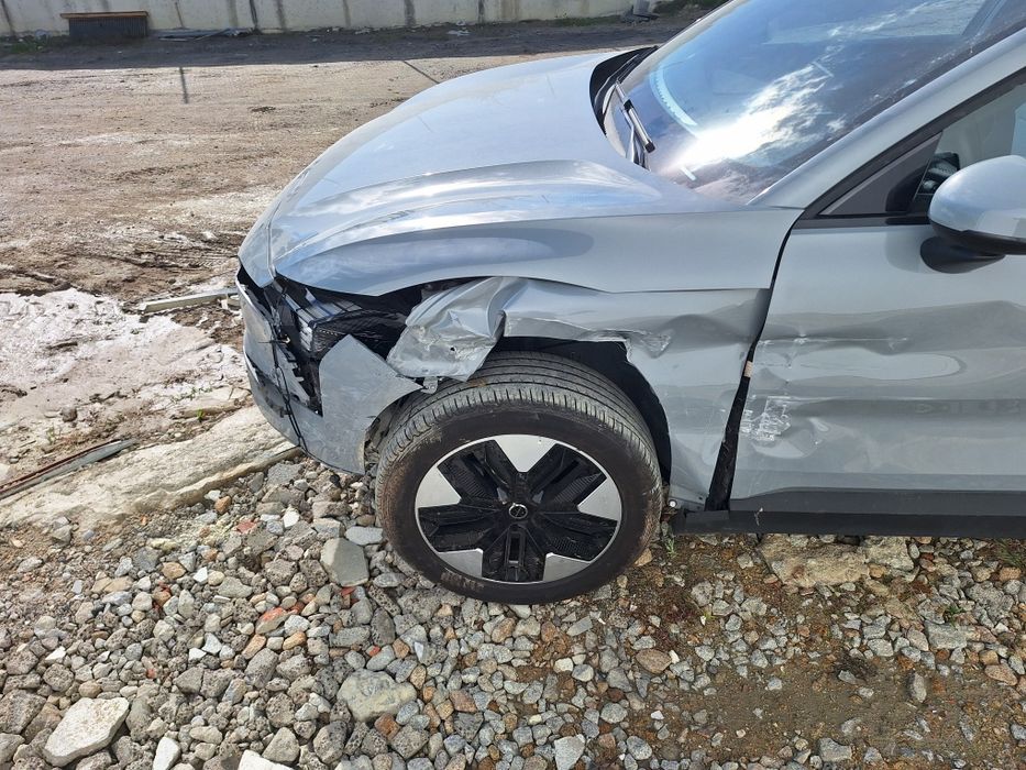 VOLVO EX30 sinistrado 2025 — photo 4