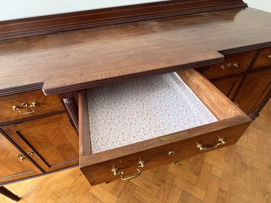 Aparador sideboard antigo em madeira