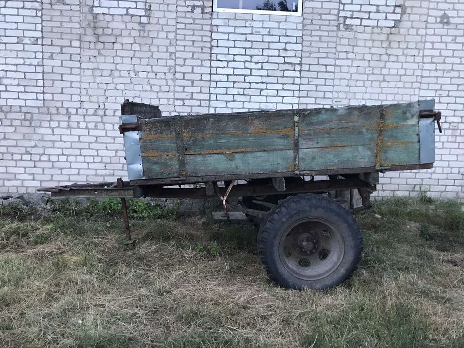 Прицеп тракторний одно- очний.