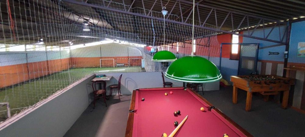 Espaço privado para grupos de jovens e convívios noturnos