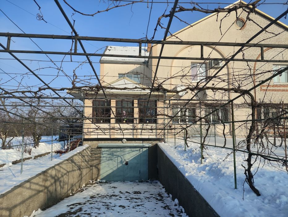 Будинок з меблями та технікою