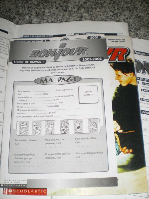 Revistas francesas  - Allons-Y, Ça va e Bonjour para tirar exercícios