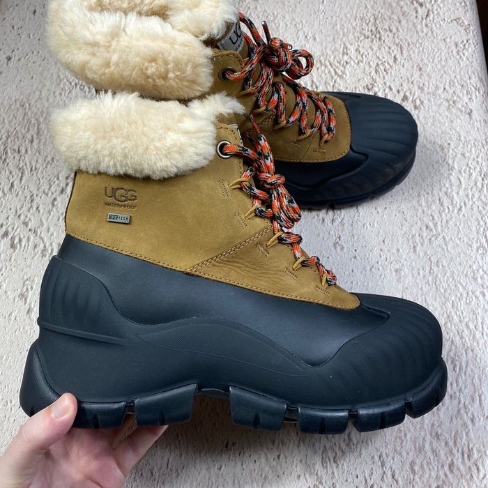 1130851 оригінал жіночі черевики UGG adiroam hiker boot