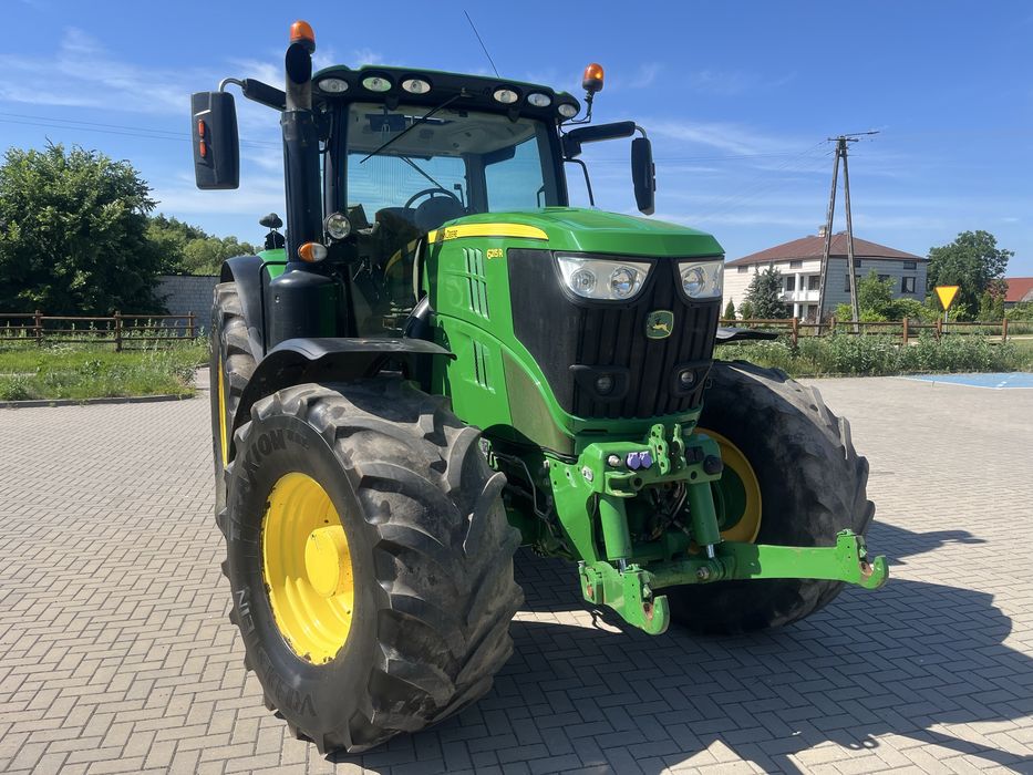 John deere 6215r.