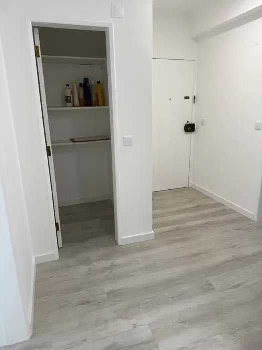 Arrendo T2 Remodelado com 3 assoalhadas no Carregado