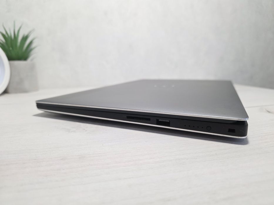 Потужний Тонкий Dell Precision 5540 15,6"  i5-9400H 8/256GB FullHd IPS