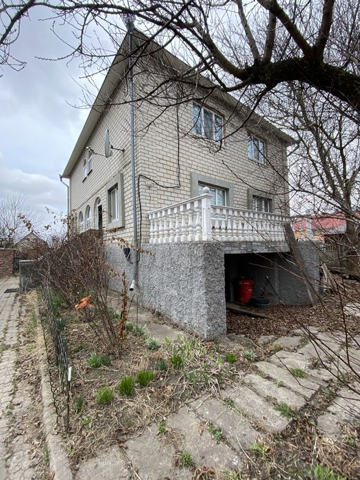 Два повноцінних житла під одним дахом.