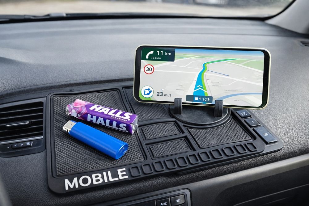 Автомобільний антиковзкий килимок з тримачем для телефону на торпеду