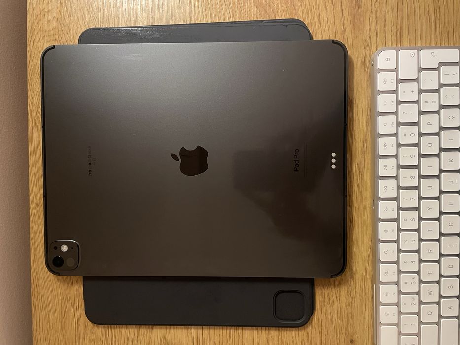 iPad Pro 13”_M4 - WiFi + e-Sim - 256 GB  - Com Todos os Acessórios