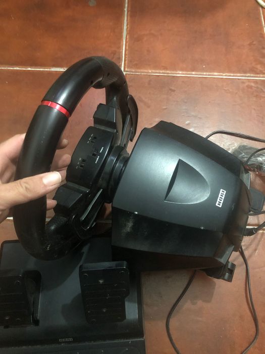 Vendo levante com pepedais para consola é pc