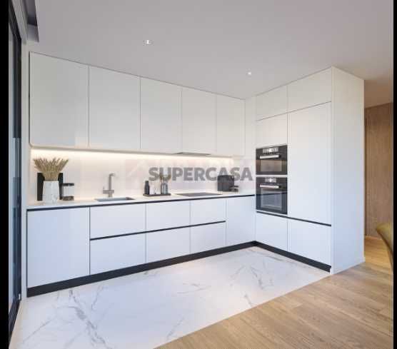 Apartamento T3 à arrenda e venda em Santo António dos Olivais