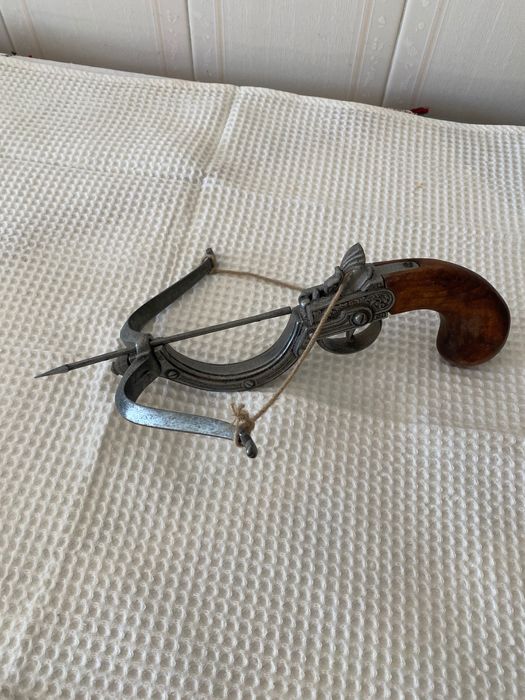 Arma decorativa - Besta