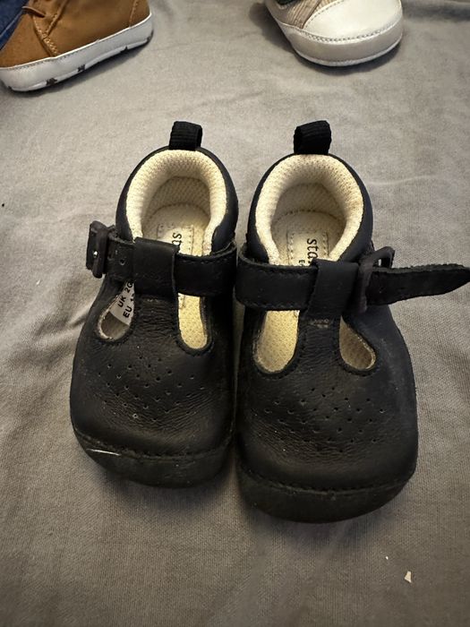 Sapatilhas pretas para bebe start-rite