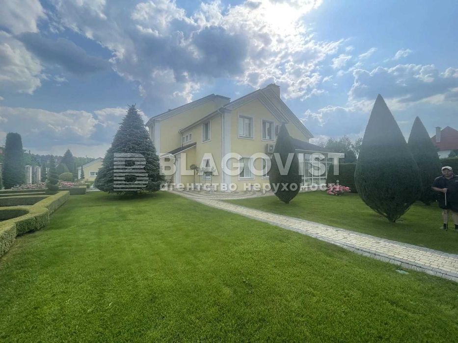 Маєток в передмісті Києва з басейном авторським дизайном 1200 метрів!