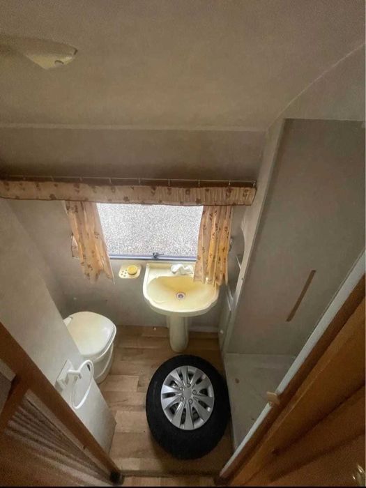 Caravana Avondale Rialto 640/6 – 6 Lugares – Duplo Eixo