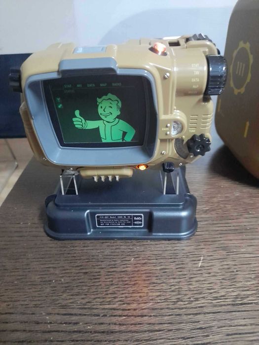 PS4 Fallout 4 Pip Boy Collectors Edition