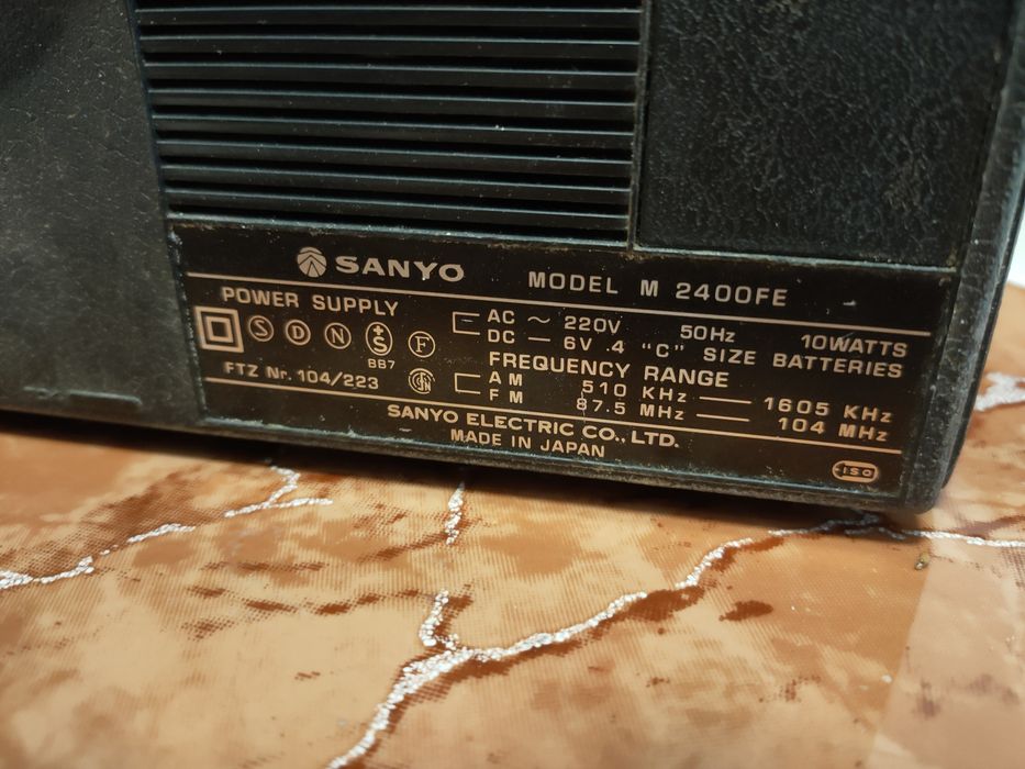 Radio sanyo antigo