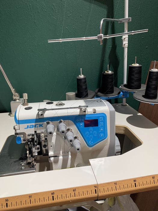 Owerlok Jack C4 czteronitkiwy