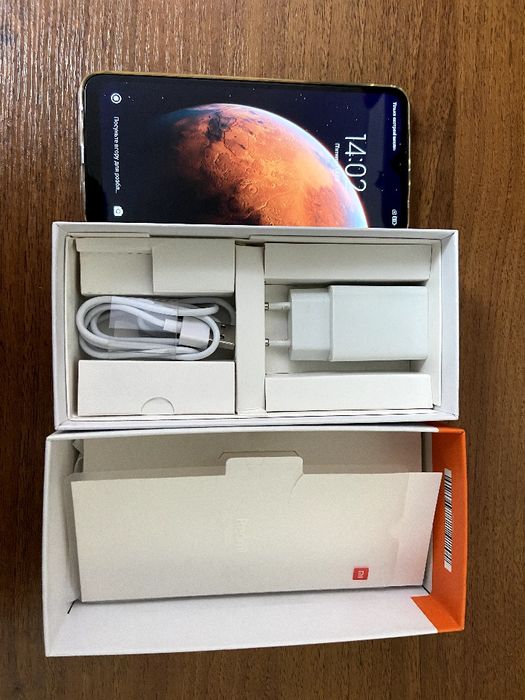 Продам телефон Redmi 8 4/64 в стані як новий