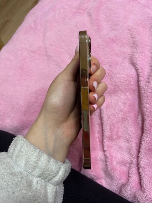 Айфон 13 про на 246 гб ідеальний стан і 6  чохлів в подарок коробка є