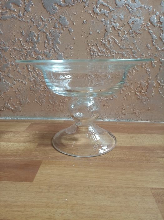 Скляна ваза з прозорого скла