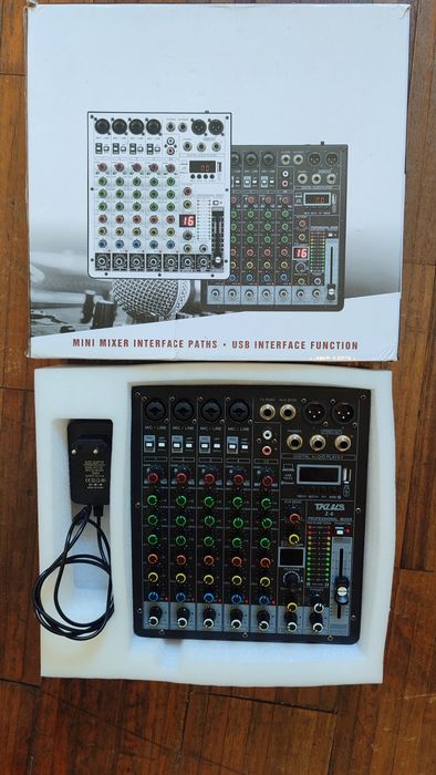 Mesa de mistura e inteface de audio