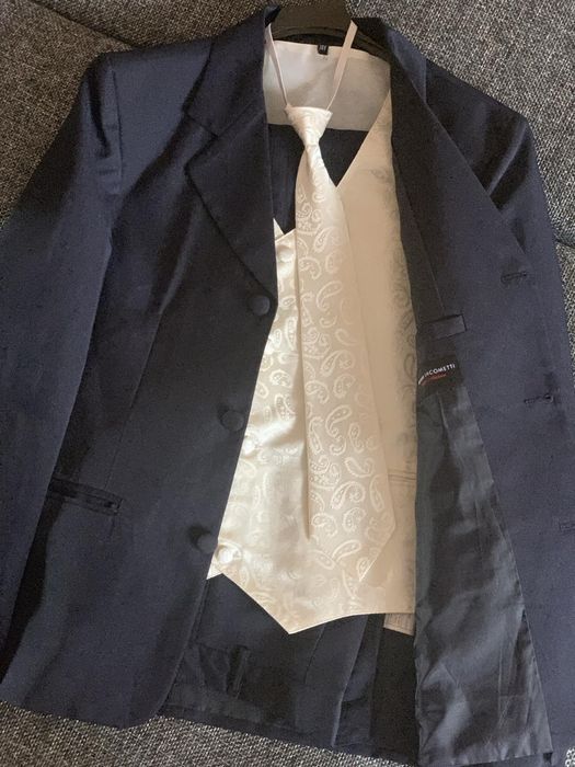 Підлітковий костюм трійка + галстук.