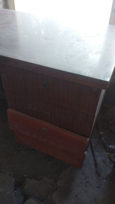 Продам  письм стол недорого на дачу