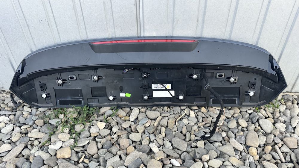 Сполер Volkswagen Golf 8