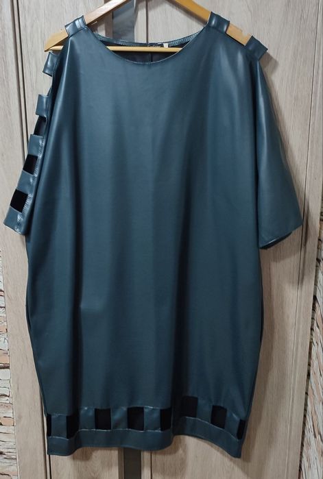 Элегантное женское платье из эко-кожи