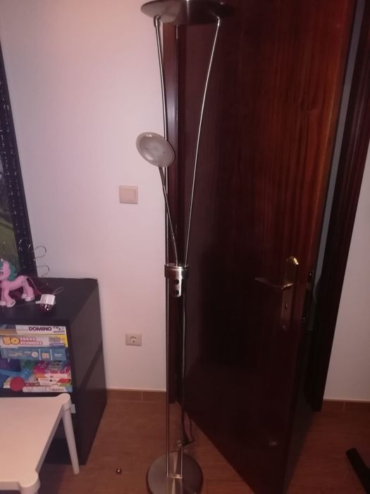 Candeeiro led de pé