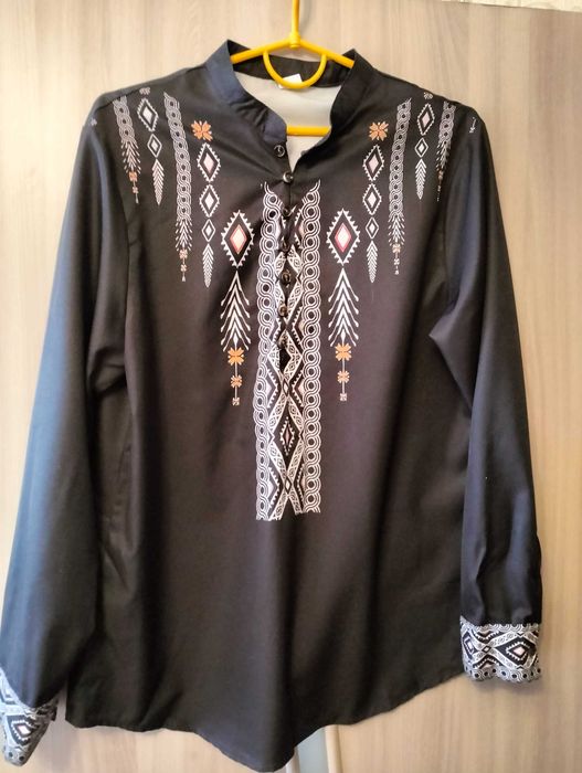 Продам чорну чоловічу сорочку-вишиванку розмір 52.