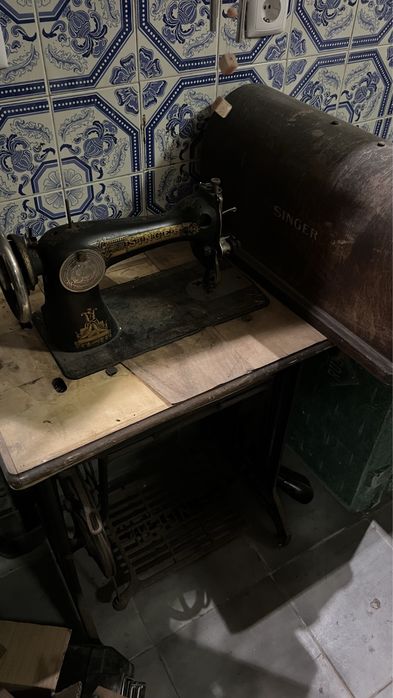 Maquina costura Singer antiga