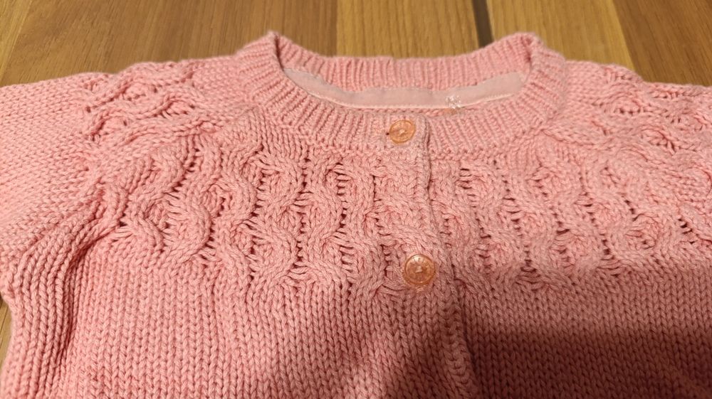 Ażurowy sweterek Reserved 68