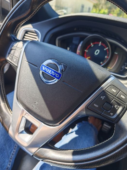 [VENDA/TROCA] Volvo V40 D2 2.0 R-Design 120cv