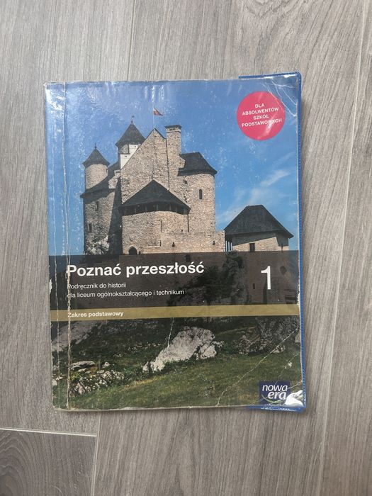 Podręczniki: Focus 3, Biologia na czasie 2; 3, Oblicza geografii 1; 2,  Poznać przeszłość 1; 2,