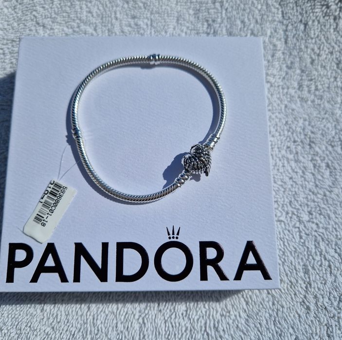 Zachwycająca Bransoletka Pandora Moments z zapięciem uskrzydlone serca