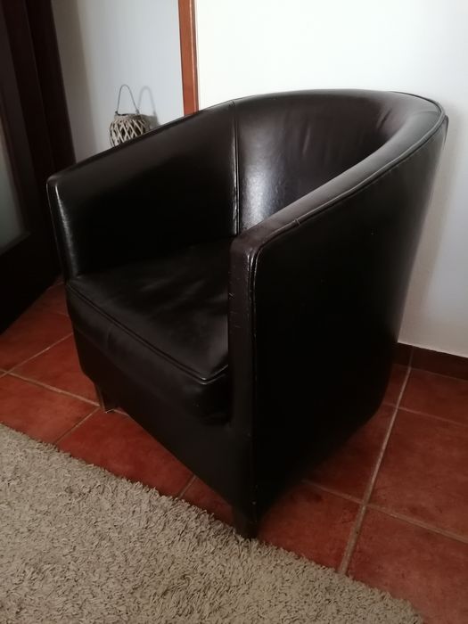 Cadeirão em pele genuína