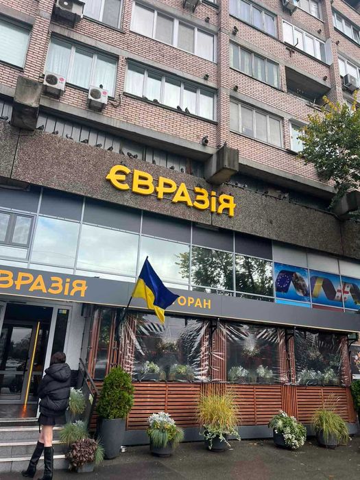 Продам 3к. квартиру бiля Цирку, вул. Дмитрiвська,2
