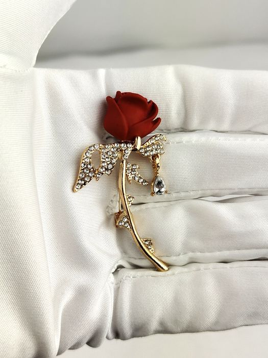 NOWA Broszka przypinka róża z cyrkoniami elegancka