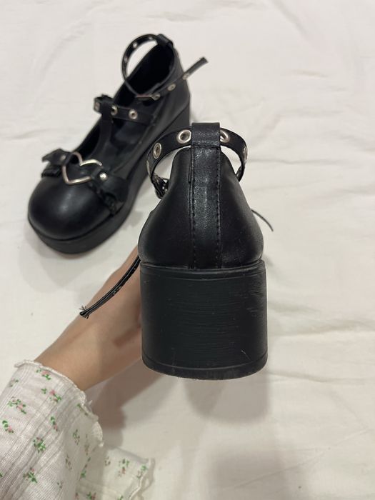 черные необычные туфельки