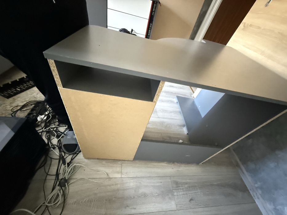 Biurko narożne z szufladami