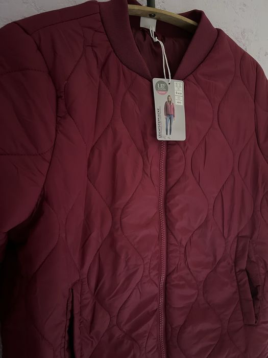 Жіночій куртка-бомбер на осінь