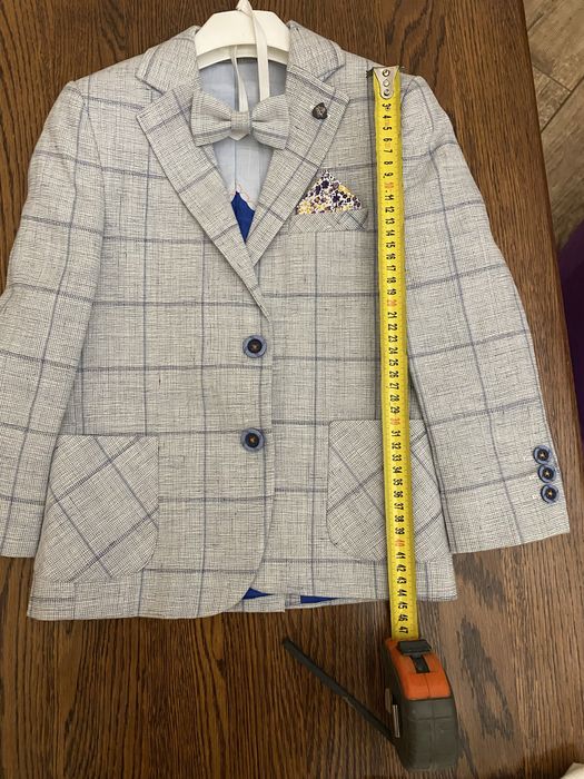 Піджак з метеликом на хлопчика.